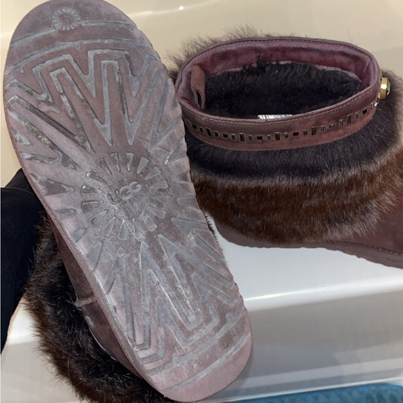 UGG SUEDE BROWN VILET TOSCANA CUFF BLING BOOTS

Size 7 - Picture 2 of 4